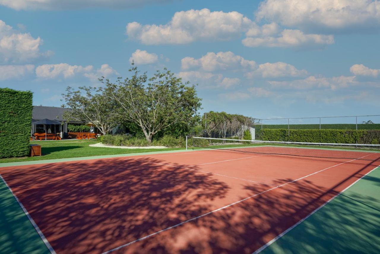Parehua Resort Martinborough Exterior foto Tennis court at the Boca Raton Resort