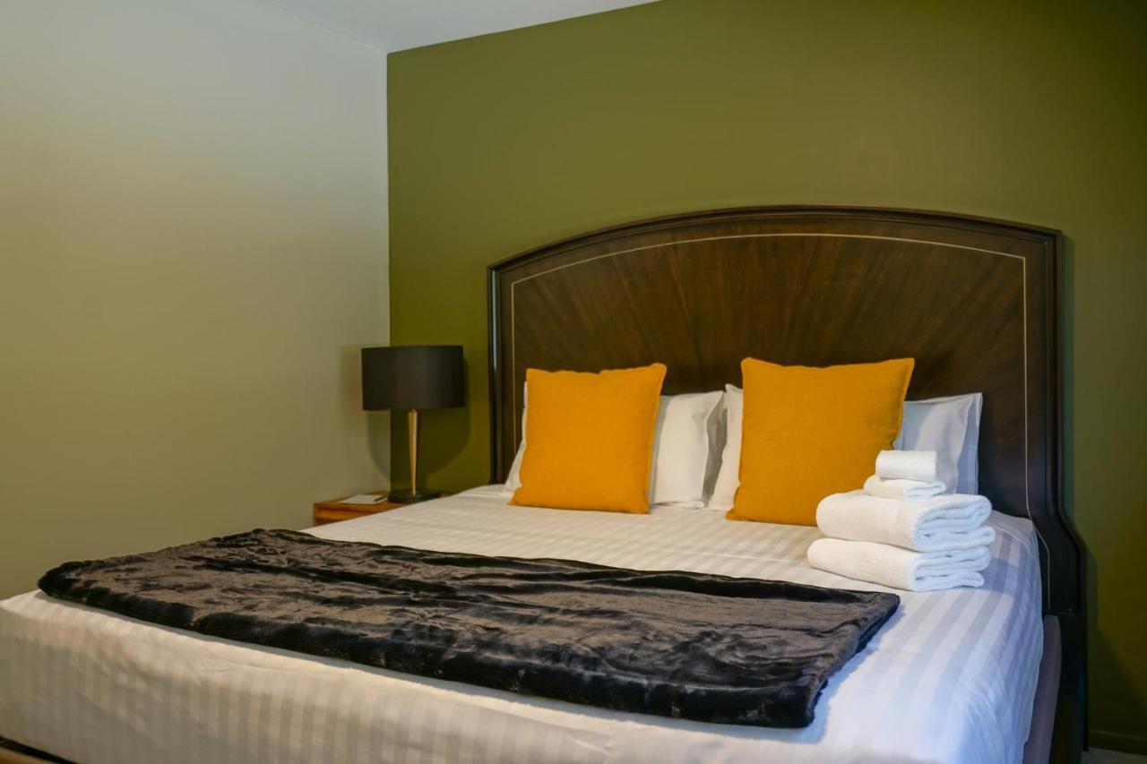 Parehua Resort Martinborough Exterior foto A bed