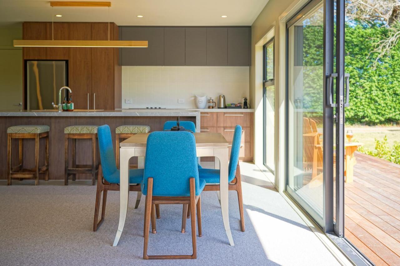 Parehua Resort Martinborough Exterior foto Kitchen and dining area